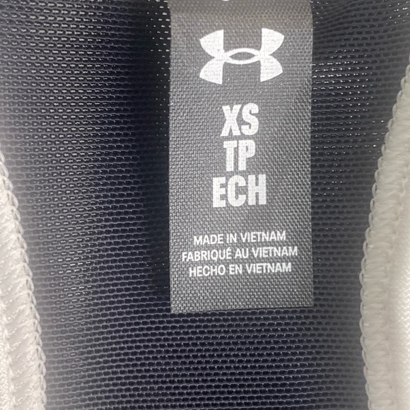 Under Armour Women’s Sports Bra High Print Black and White Size XS NWT - Picture 3 of 5